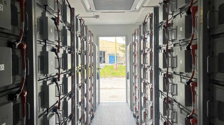 Akumulace energie pro flexibilitu: Bateriová úložiště jako nový nástroj firemní energetiky