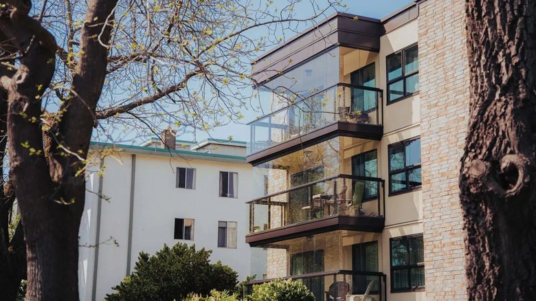 Proč uvažovat o renovaci balkonové fasády?