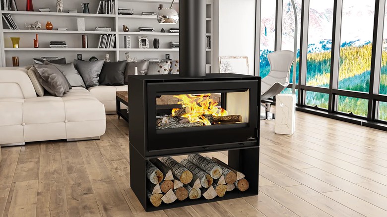 Moderní design - průhledová krbová kamna s oboustranným sklem