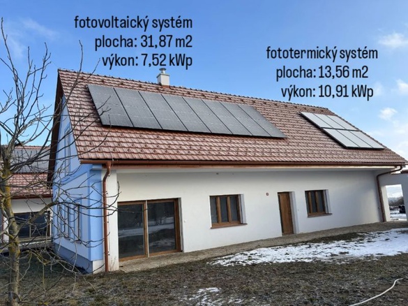 Fotovoltaika není řešením pro všechno. Pro ohřev vody je často efektivnější fototermika.