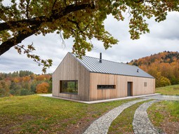 Střešní krytina SATJAM Rapid DeLuxe na rodinném domě v Beskydech, autor projektu: Kamil Mrva Architects, foto: studio Toast.