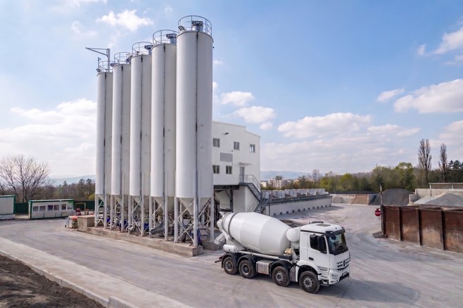 Aktivace cementu mění výrobu betonu. Nová technologie šetří pětinu nákladů i skleníkových plynů