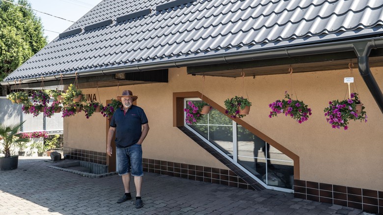 V rámci rekonstrukce byla zvolena krytina SATJAM Roof z oceli s povrchem Purmat, která splnila nároky na nízké zatížení krovu V rámci rekonstrukce byla zvolena krytina SATJAM Roof z oceli s povrchem Purmat, která splnila nároky na nízké zatížení krovu