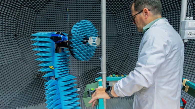 JRC experts testing wireless communication and navigation systems at the European Microwave Signature Lab.