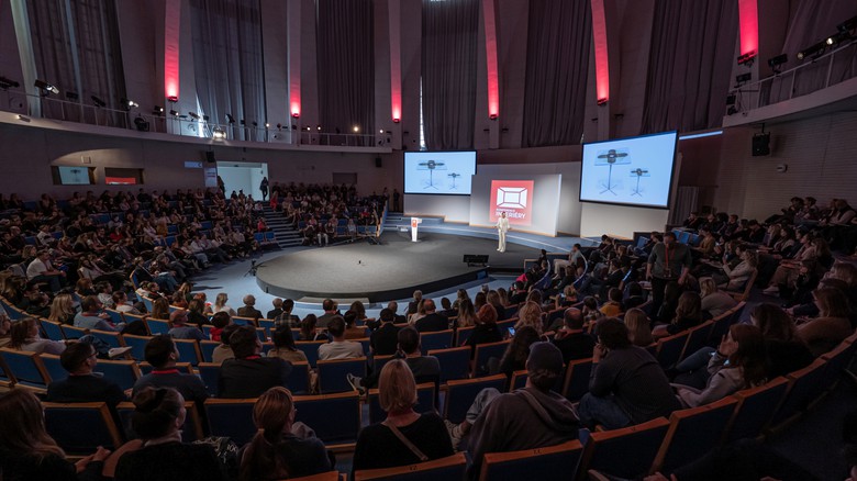 Místem konání Konference INTERIÉRY je přednáškový sál Rotunda na BVV. Zdroj: wwww.konference-interiery.cz